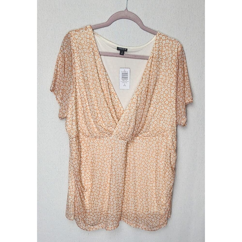 NWT Peach or tangerine Torrid floral top plus size 3x flouncy sleeves flowy